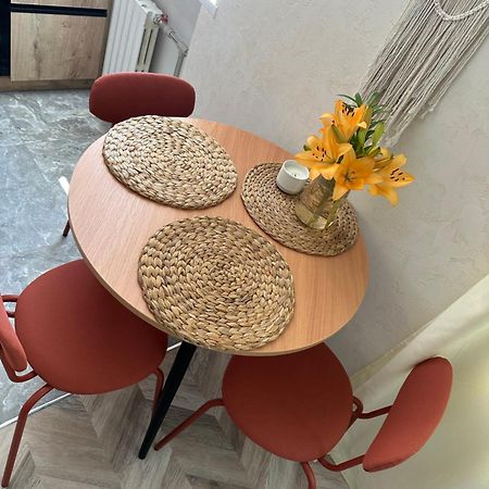 Terracotta Apartamento Kremenchuk Exterior foto